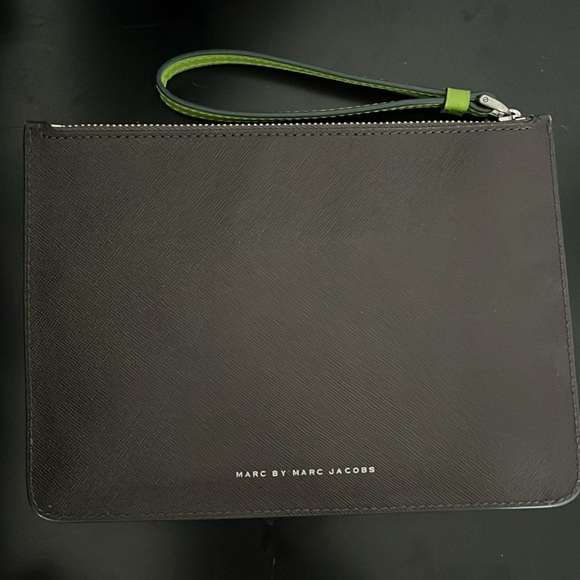 MARC BY MARC JACOBS SCREW'D UP FACES GATO WRISTLET - Picture 2 of 3